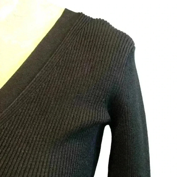 T Tahari Stretchy Viscose Blend Knit Ribbed Cardigan V Neck Sweater Size XS - Picture 4 of 14